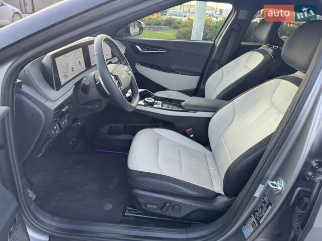 Сірий Кіа EV6, об'ємом двигуна 0 л та пробігом 9 тис. км за 35000 $, фото 4 на Automoto.ua