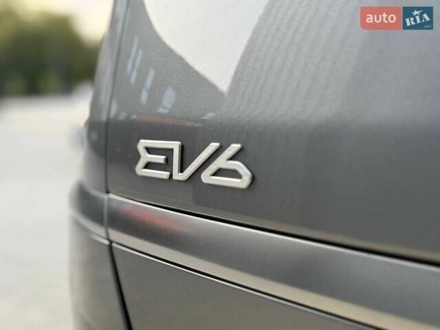 Сірий Кіа EV6, об'ємом двигуна 0 л та пробігом 9 тис. км за 27999 $, фото 66 на Automoto.ua