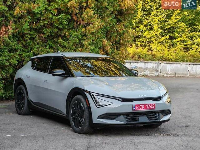 Сірий Кіа EV6, об'ємом двигуна 0 л та пробігом 2 тис. км за 31900 $, фото 5 на Automoto.ua