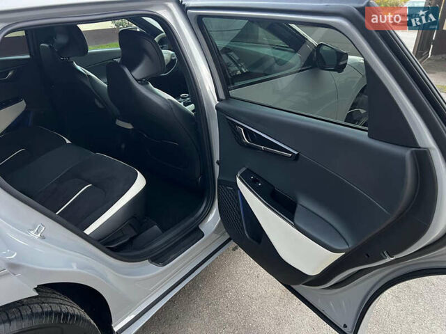 Сірий Кіа EV6, об'ємом двигуна 0 л та пробігом 1 тис. км за 38499 $, фото 75 на Automoto.ua