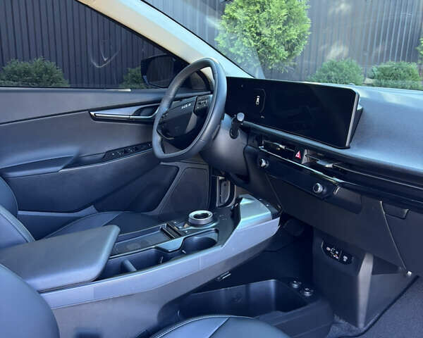 Серый Киа EV6, объемом двигателя 0 л и пробегом 3 тыс. км за 32999 $, фото 12 на Automoto.ua