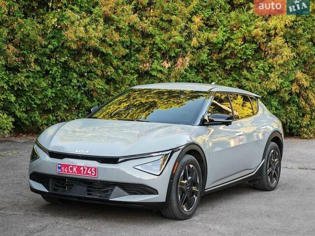 Сірий Кіа EV6, об'ємом двигуна 0 л та пробігом 2 тис. км за 31900 $, фото 7 на Automoto.ua