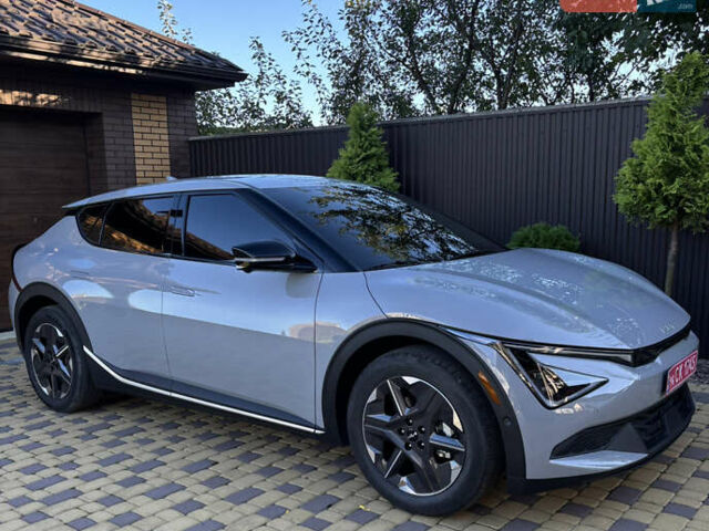 Серый Киа EV6, объемом двигателя 0 л и пробегом 3 тыс. км за 32999 $, фото 1 на Automoto.ua