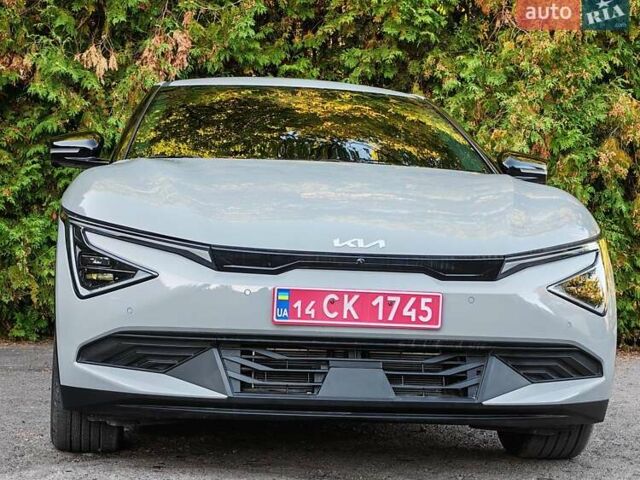 Сірий Кіа EV6, об'ємом двигуна 0 л та пробігом 2 тис. км за 31900 $, фото 13 на Automoto.ua