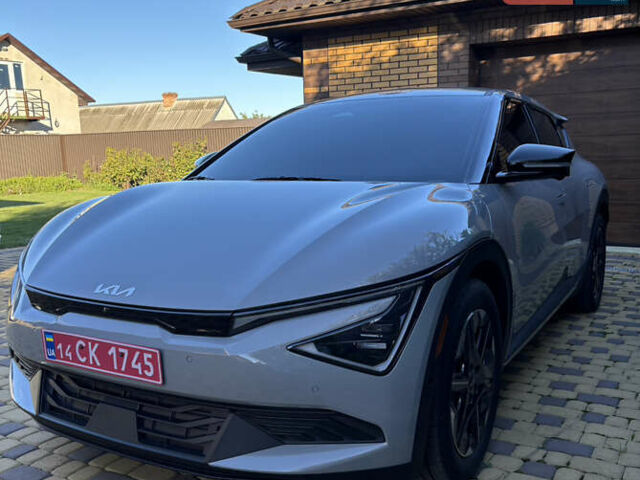 Серый Киа EV6, объемом двигателя 0 л и пробегом 3 тыс. км за 32999 $, фото 3 на Automoto.ua