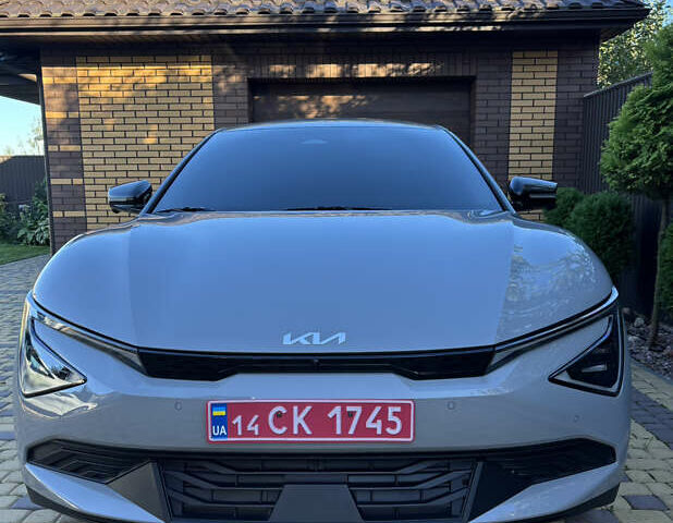 Серый Киа EV6, объемом двигателя 0 л и пробегом 3 тыс. км за 32999 $, фото 2 на Automoto.ua