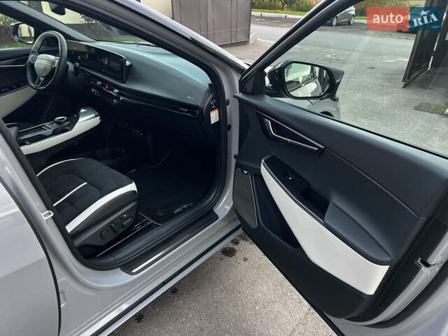Серый Киа EV6, объемом двигателя 0 л и пробегом 1 тыс. км за 36900 $, фото 15 на Automoto.ua
