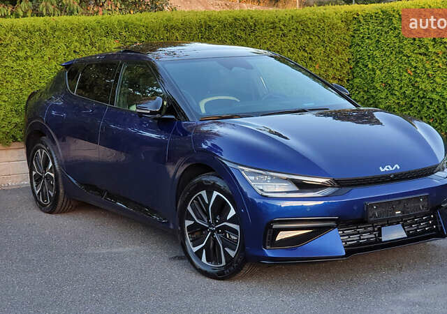 Синий Киа EV6, объемом двигателя 0 л и пробегом 9 тыс. км за 76704 $, фото 2 на Automoto.ua