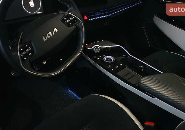 Синий Киа EV6, объемом двигателя 0 л и пробегом 9 тыс. км за 76704 $, фото 17 на Automoto.ua