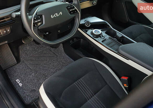 Синий Киа EV6, объемом двигателя 0 л и пробегом 9 тыс. км за 76704 $, фото 9 на Automoto.ua
