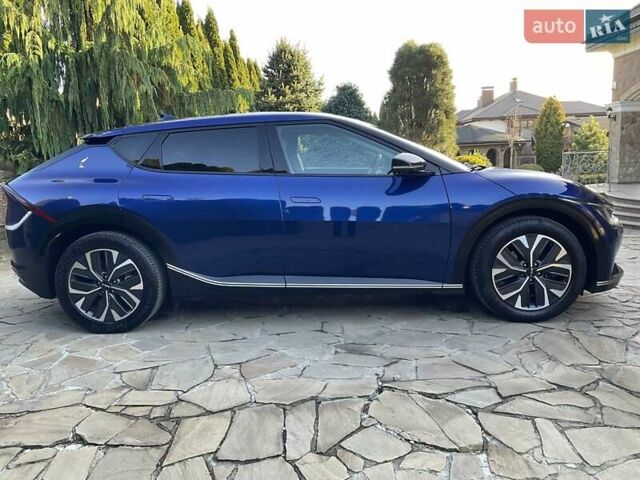 Синий Киа EV6, объемом двигателя 0 л и пробегом 87 тыс. км за 21499 $, фото 3 на Automoto.ua