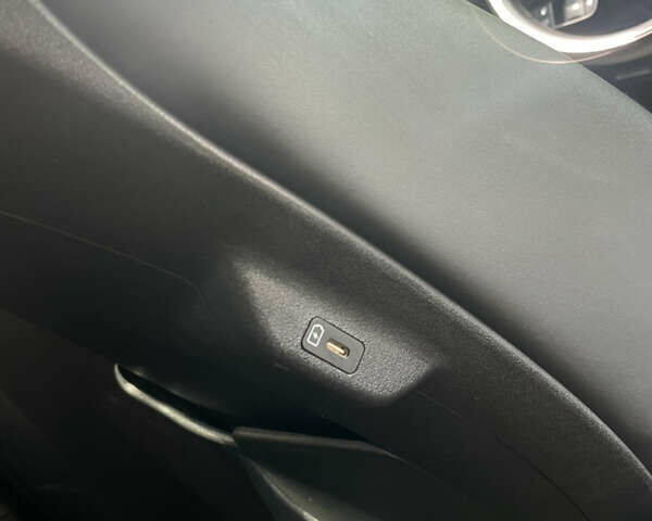 Синій Кіа EV6, об'ємом двигуна 0 л та пробігом 132 тис. км за 21900 $, фото 13 на Automoto.ua