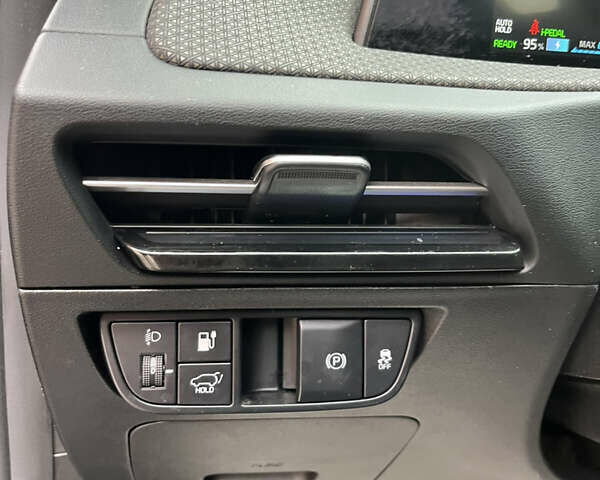 Синій Кіа EV6, об'ємом двигуна 0 л та пробігом 217 тис. км за 20550 $, фото 17 на Automoto.ua