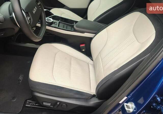 Синій Кіа EV6, об'ємом двигуна 0 л та пробігом 73 тис. км за 24200 $, фото 15 на Automoto.ua