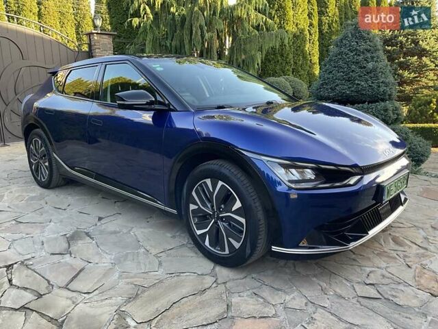 Синий Киа EV6, объемом двигателя 0 л и пробегом 87 тыс. км за 21499 $, фото 2 на Automoto.ua