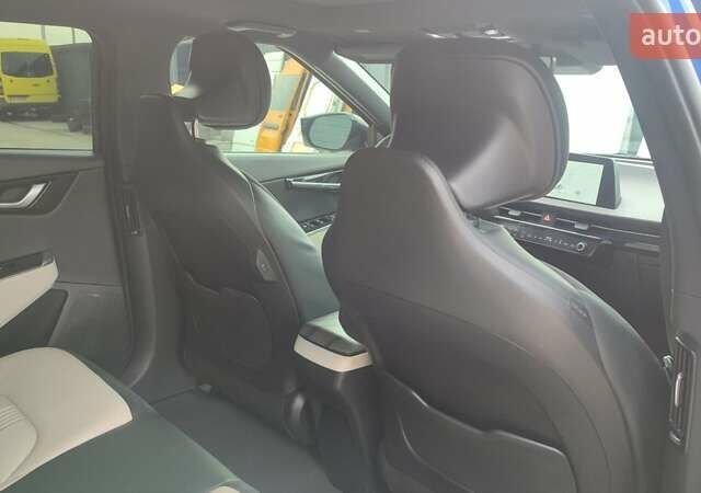 Синій Кіа EV6, об'ємом двигуна 0 л та пробігом 73 тис. км за 24200 $, фото 25 на Automoto.ua
