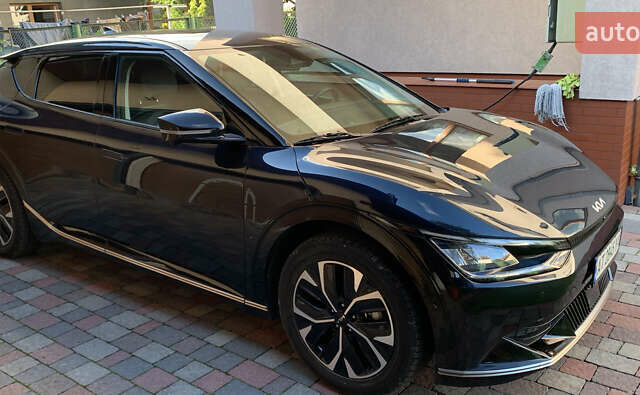 Синий Киа EV6, объемом двигателя 0 л и пробегом 36 тыс. км за 26750 $, фото 2 на Automoto.ua