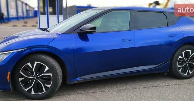 Синий Киа EV6, объемом двигателя 0 л и пробегом 11 тыс. км за 25999 $, фото 2 на Automoto.ua