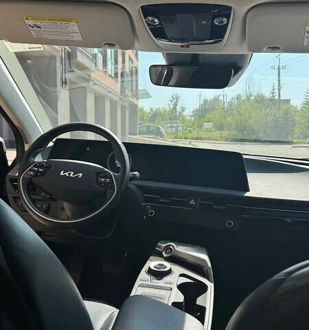 Синій Кіа EV6, об'ємом двигуна 0 л та пробігом 132 тис. км за 21900 $, фото 8 на Automoto.ua
