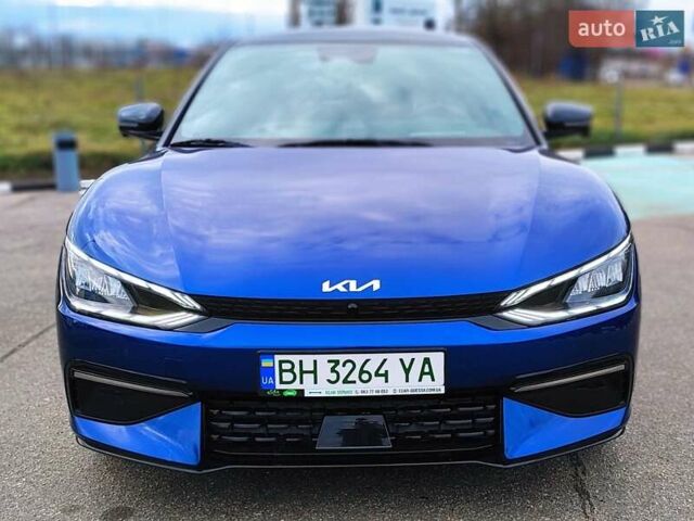 Синий Киа EV6, объемом двигателя 0 л и пробегом 11 тыс. км за 25999 $, фото 4 на Automoto.ua