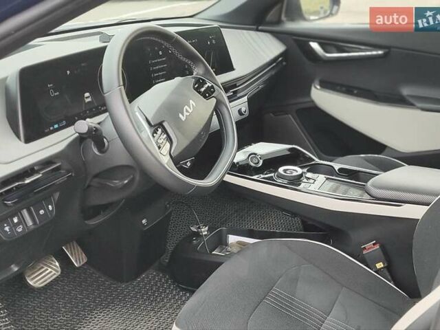 Синий Киа EV6, объемом двигателя 0 л и пробегом 11 тыс. км за 25999 $, фото 10 на Automoto.ua