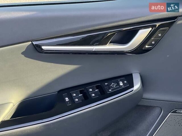 Синій Кіа EV6, об'ємом двигуна 0 л та пробігом 30 тис. км за 31850 $, фото 23 на Automoto.ua