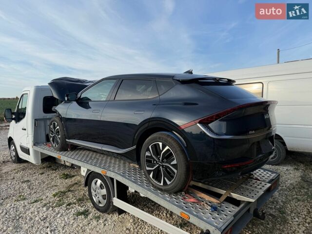 Синий Киа EV6, объемом двигателя 0 л и пробегом 88 тыс. км за 15750 $, фото 4 на Automoto.ua