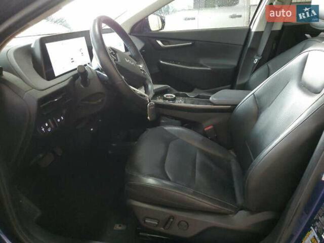 Синій Кіа EV6, об'ємом двигуна 0 л та пробігом 242 тис. км за 17999 $, фото 6 на Automoto.ua