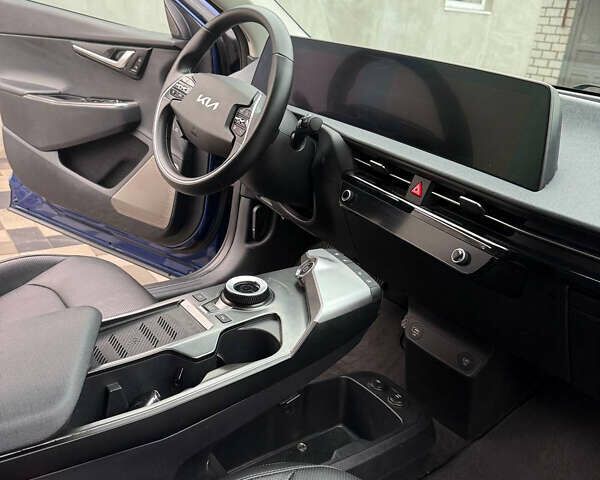 Синій Кіа EV6, об'ємом двигуна 0 л та пробігом 55 тис. км за 24900 $, фото 15 на Automoto.ua