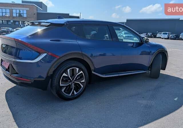 Синий Киа EV6, объемом двигателя 0 л и пробегом 10 тыс. км за 25999 $, фото 3 на Automoto.ua