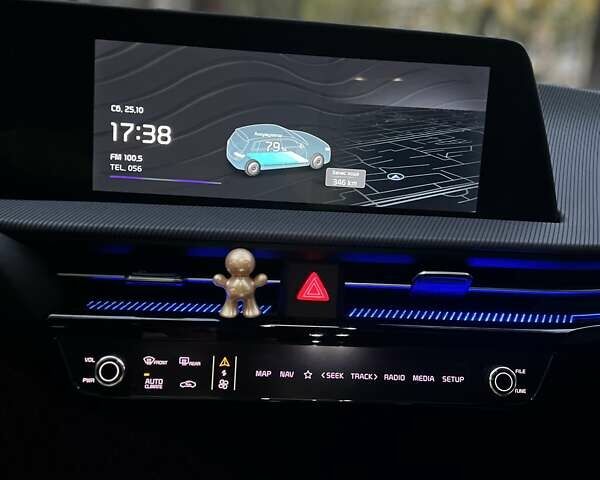 Синий Киа EV6, объемом двигателя 0 л и пробегом 38 тыс. км за 30100 $, фото 14 на Automoto.ua