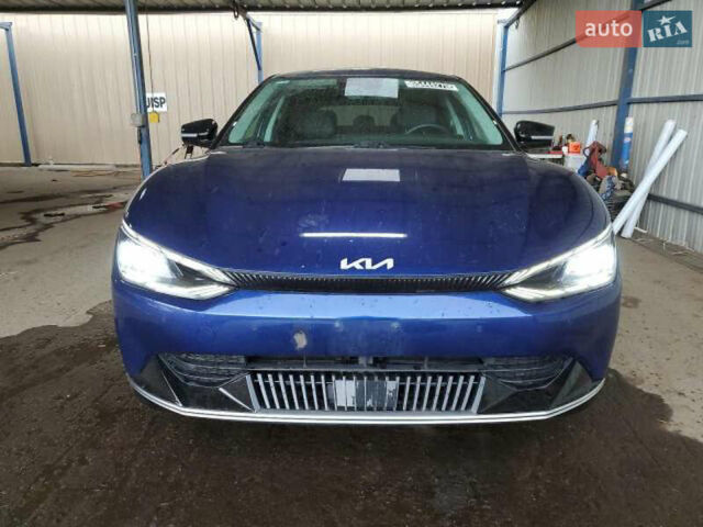 Синій Кіа EV6, об'ємом двигуна 0 л та пробігом 242 тис. км за 17999 $, фото 2 на Automoto.ua