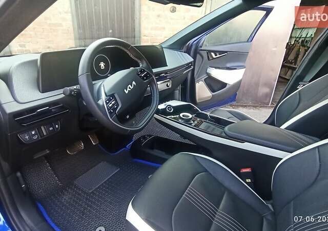 Синий Киа EV6, объемом двигателя 0 л и пробегом 7 тыс. км за 32500 $, фото 10 на Automoto.ua