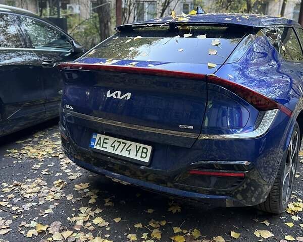 Синий Киа EV6, объемом двигателя 0 л и пробегом 38 тыс. км за 30100 $, фото 2 на Automoto.ua