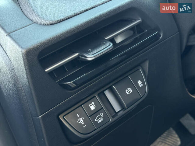 Синий Киа EV6, объемом двигателя 0 л и пробегом 243 тыс. км за 19999 $, фото 32 на Automoto.ua