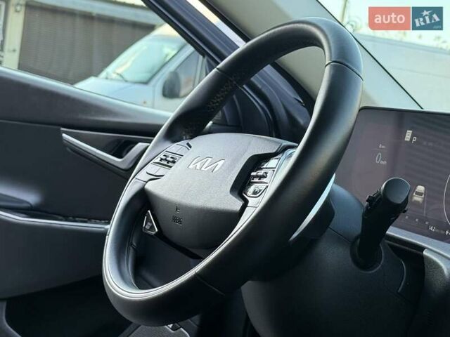Синій Кіа EV6, об'ємом двигуна 0 л та пробігом 100 тис. км за 22700 $, фото 98 на Automoto.ua