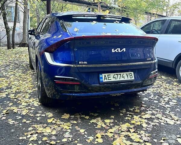 Синий Киа EV6, объемом двигателя 0 л и пробегом 38 тыс. км за 30100 $, фото 3 на Automoto.ua
