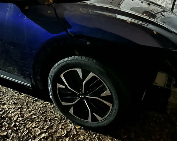 Синий Киа EV6, объемом двигателя 0 л и пробегом 27 тыс. км за 23800 $, фото 2 на Automoto.ua