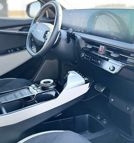 Синий Киа EV6, объемом двигателя 0 л и пробегом 39 тыс. км за 32000 $, фото 10 на Automoto.ua