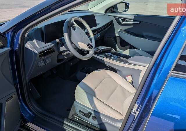 Синий Киа EV6, объемом двигателя 0 л и пробегом 10 тыс. км за 25999 $, фото 6 на Automoto.ua