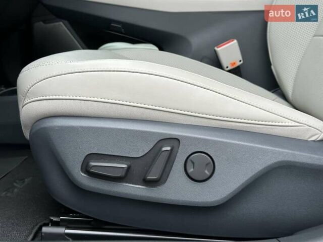 Синій Кіа EV6, об'ємом двигуна 0 л та пробігом 2 тис. км за 28900 $, фото 32 на Automoto.ua