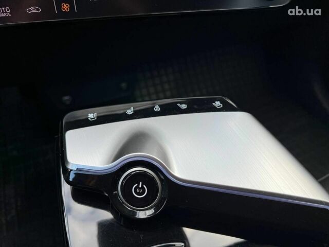 Зелений Кіа EV6, об'ємом двигуна 0 л та пробігом 60 тис. км за 22290 $, фото 31 на Automoto.ua