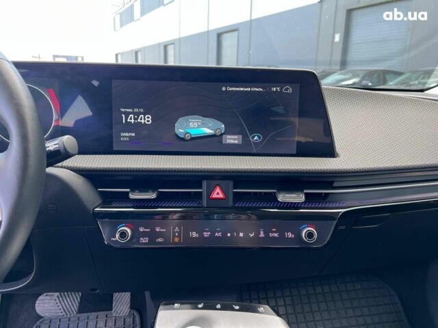 Зелений Кіа EV6, об'ємом двигуна 0 л та пробігом 60 тис. км за 22290 $, фото 26 на Automoto.ua