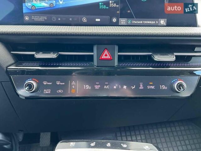 Зелений Кіа EV6, об'ємом двигуна 0 л та пробігом 60 тис. км за 22290 $, фото 29 на Automoto.ua