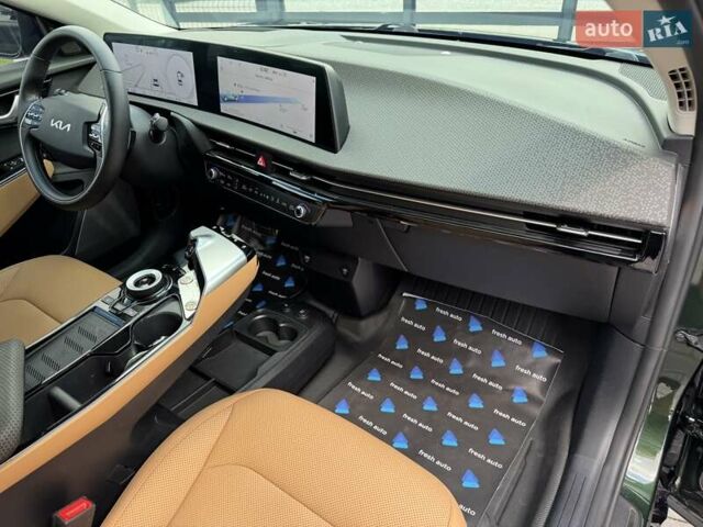 Зелений Кіа EV6, об'ємом двигуна 0 л та пробігом 16 тис. км за 33900 $, фото 43 на Automoto.ua