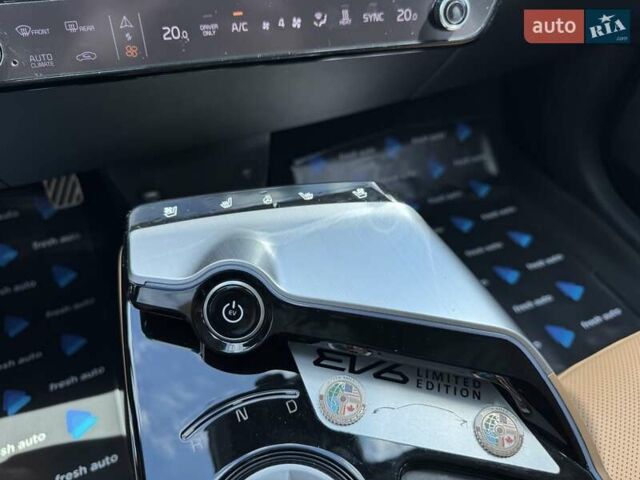 Зелений Кіа EV6, об'ємом двигуна 0 л та пробігом 16 тис. км за 33900 $, фото 26 на Automoto.ua