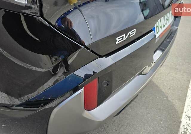 Черный Киа EV9, объемом двигателя 0 л и пробегом 25 тыс. км за 55000 $, фото 12 на Automoto.ua