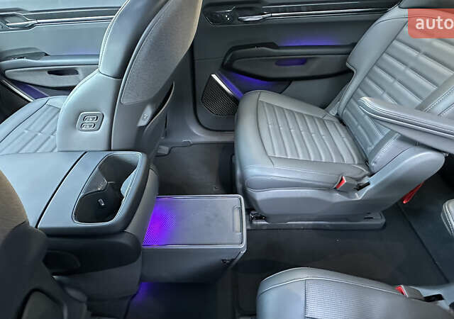 Черный Киа EV9, объемом двигателя 0 л и пробегом 19 тыс. км за 58000 $, фото 11 на Automoto.ua