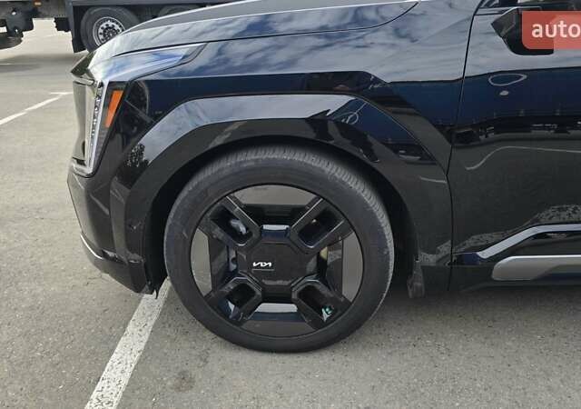 Черный Киа EV9, объемом двигателя 0 л и пробегом 25 тыс. км за 55000 $, фото 6 на Automoto.ua