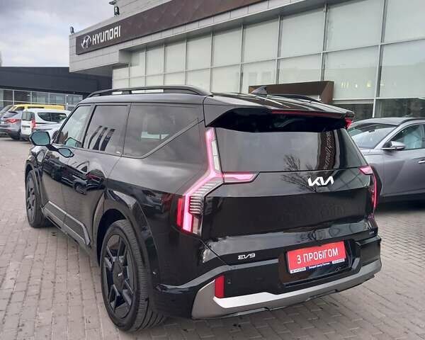 Черный Киа EV9, объемом двигателя 0 л и пробегом 30 тыс. км за 47000 $, фото 62 на Automoto.ua